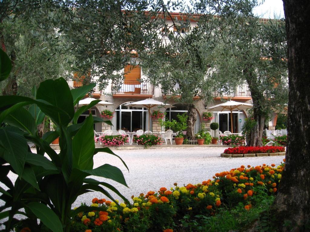 Hotel Zanetti Torri Del Benaco Exterior photo